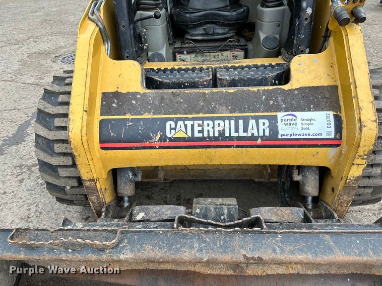 image for item DQ0782 Caterpillar 232 skid steer loader