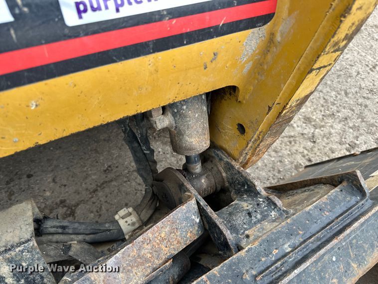 image for item DQ0782 Caterpillar 232 skid steer loader