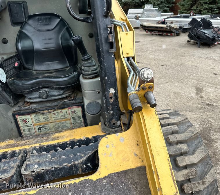 image for item DQ0782 Caterpillar 232 skid steer loader