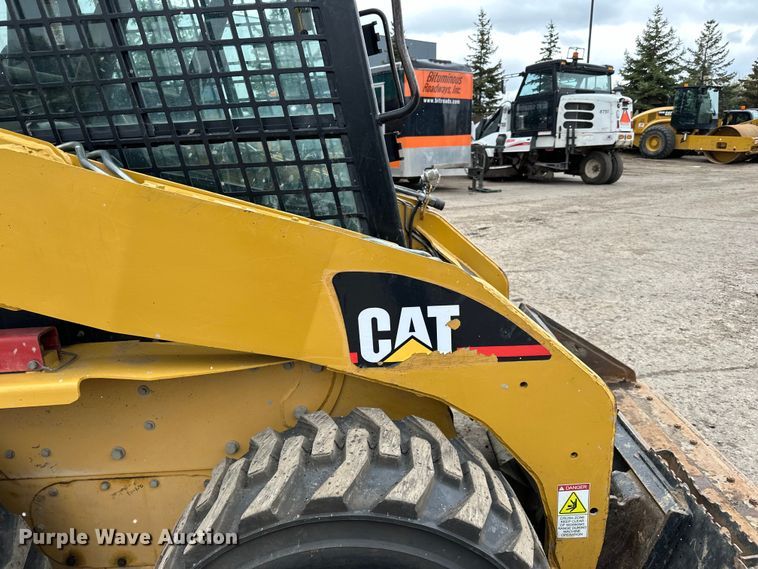 image for item DQ0782 Caterpillar 232 skid steer loader