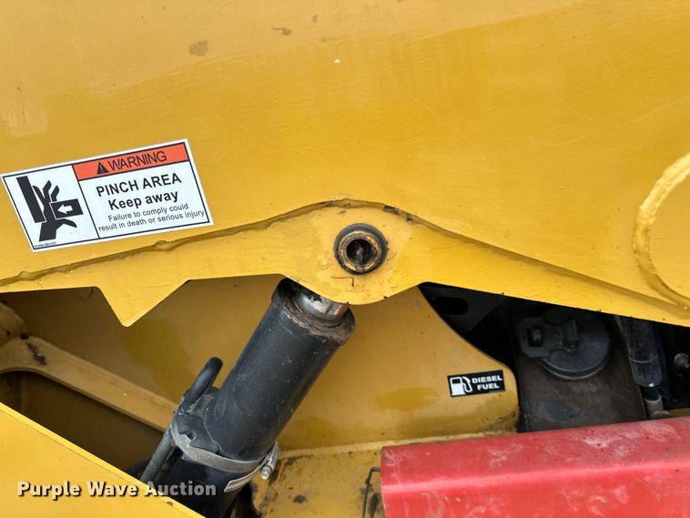 image for item DQ0782 Caterpillar 232 skid steer loader