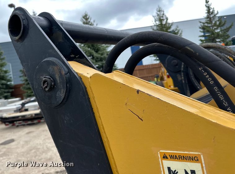 image for item DQ0782 Caterpillar 232 skid steer loader