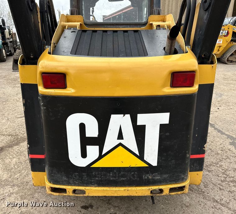 image for item DQ0782 Caterpillar 232 skid steer loader
