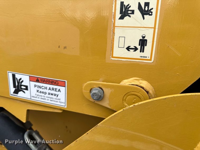 image for item DQ0782 Caterpillar 232 skid steer loader