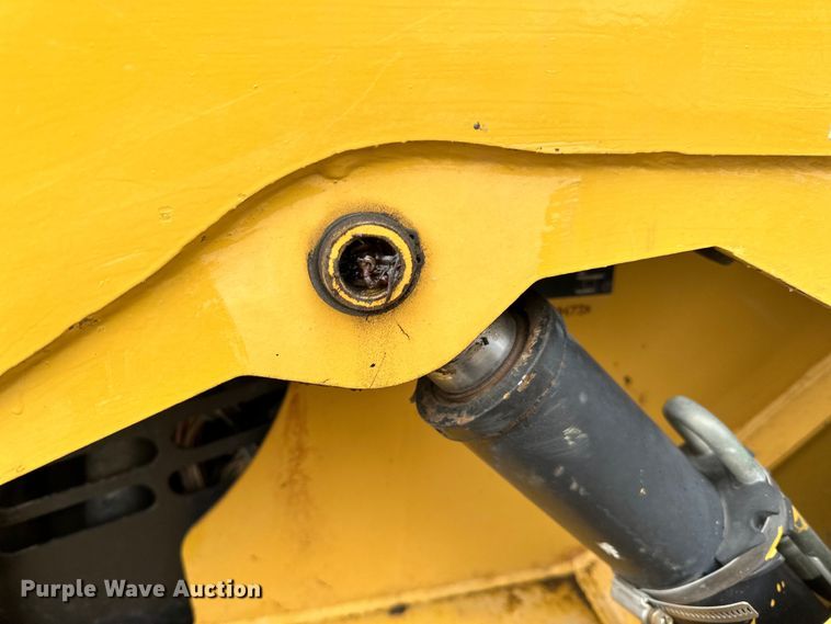 image for item DQ0782 Caterpillar 232 skid steer loader