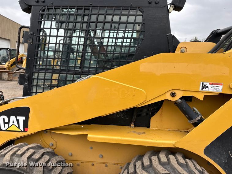 image for item DQ0782 Caterpillar 232 skid steer loader