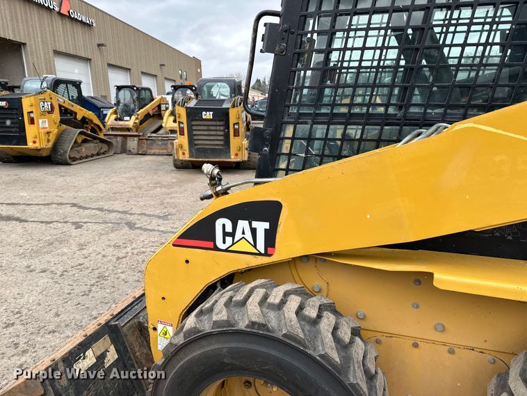 image for item DQ0782 Caterpillar 232 skid steer loader