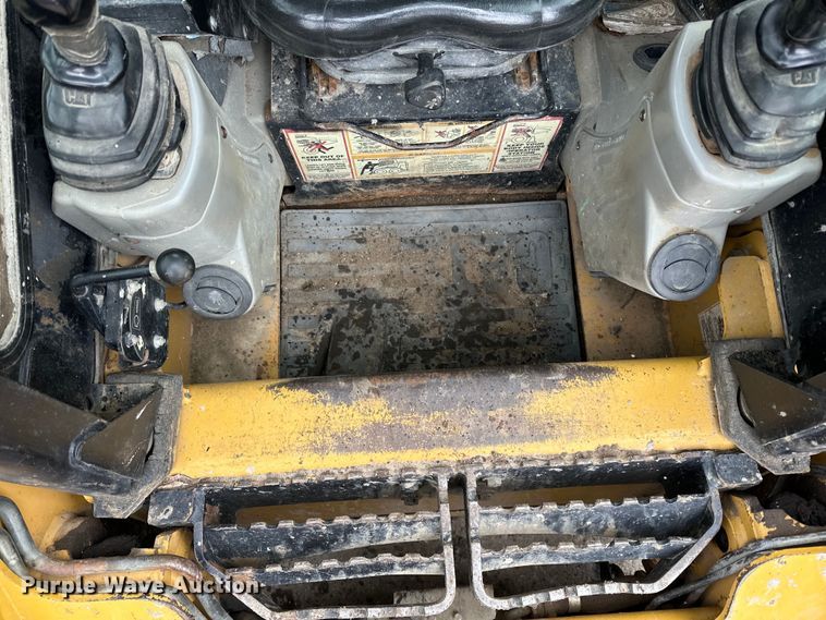 image for item DQ0782 Caterpillar 232 skid steer loader