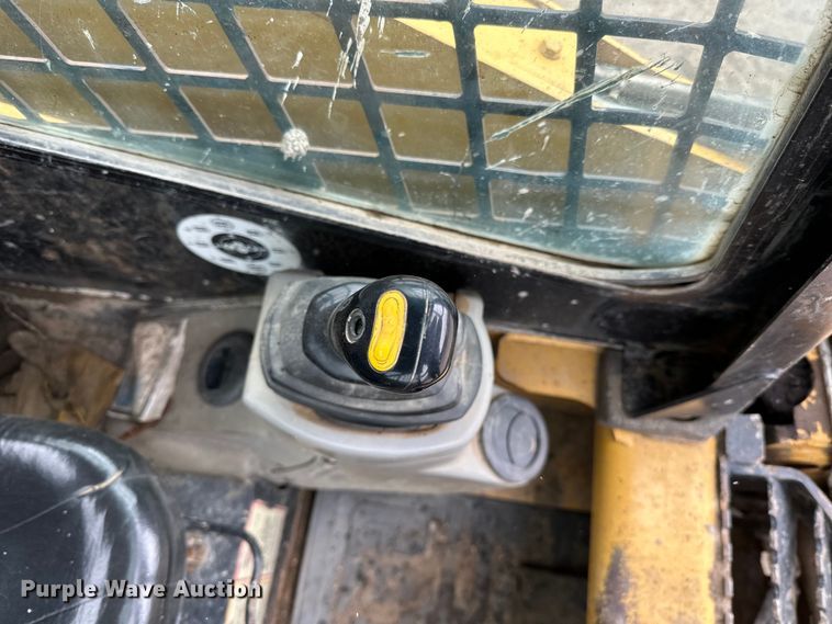 image for item DQ0782 Caterpillar 232 skid steer loader