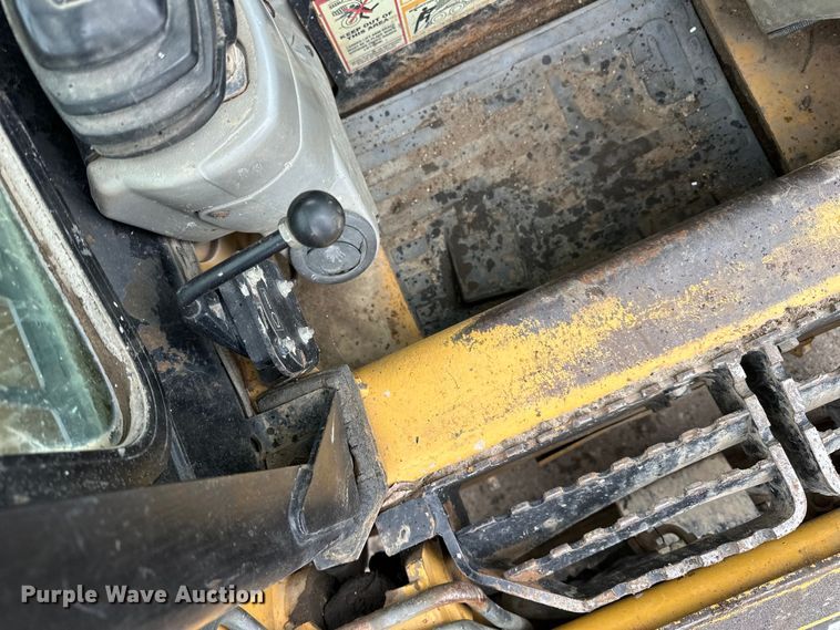 image for item DQ0782 Caterpillar 232 skid steer loader