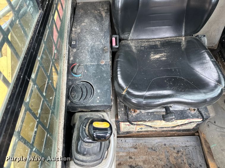 image for item DQ0782 Caterpillar 232 skid steer loader