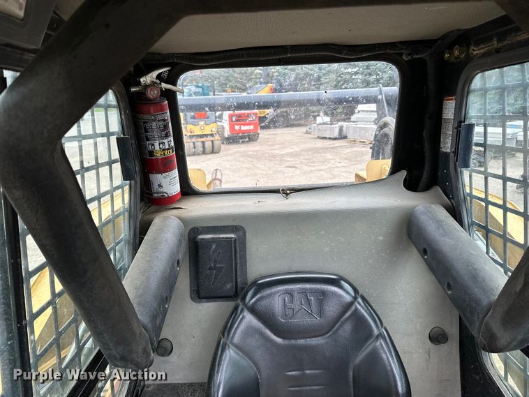 image for item DQ0782 Caterpillar 232 skid steer loader