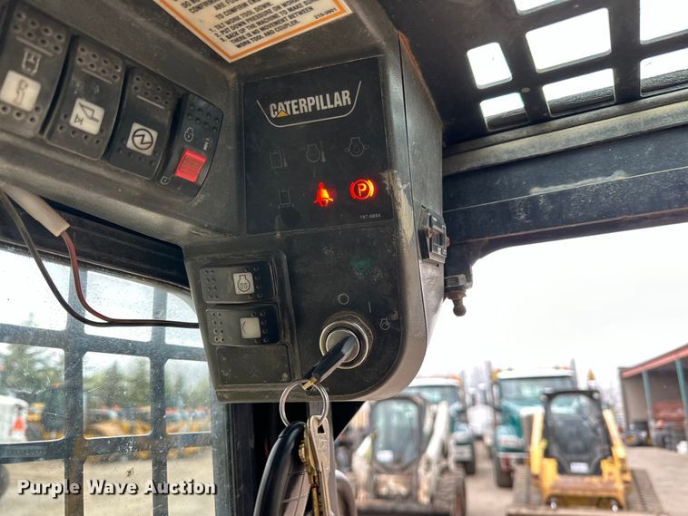 image for item DQ0782 Caterpillar 232 skid steer loader