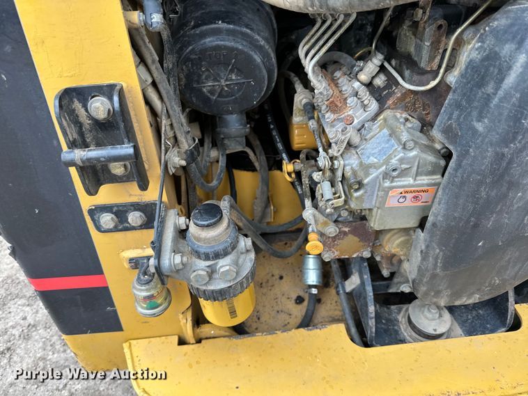 image for item DQ0782 Caterpillar 232 skid steer loader