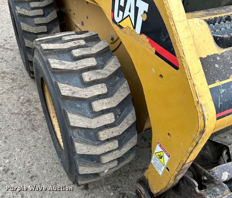 image for item DQ0782 Caterpillar 232 skid steer loader