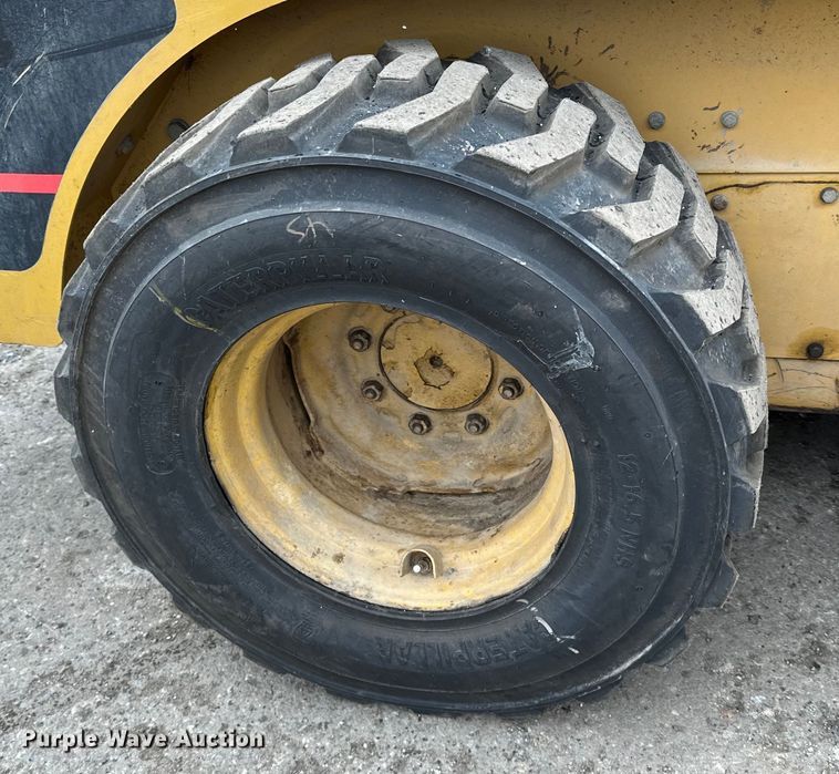 image for item DQ0782 Caterpillar 232 skid steer loader