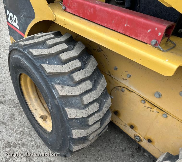 image for item DQ0782 Caterpillar 232 skid steer loader