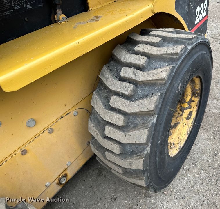 image for item DQ0782 Caterpillar 232 skid steer loader