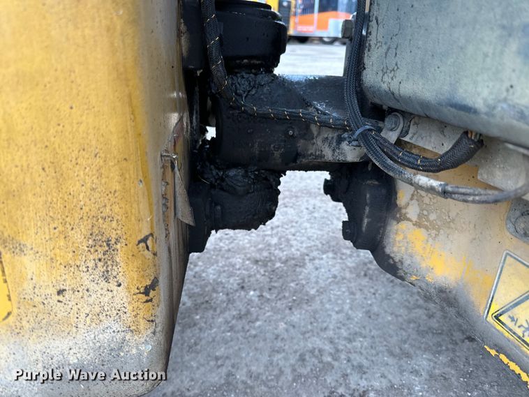 image for item DQ0783 2014 Caterpillar  CC24B single drum vibratory roller