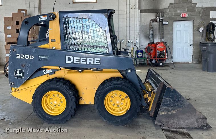 image for item DQ0797 2011 John Deere 320D skid steer loader