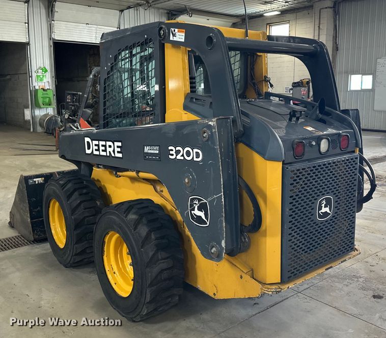 image for item DQ0797 2011 John Deere 320D skid steer loader