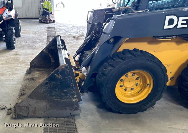 image for item DQ0797 2011 John Deere 320D skid steer loader