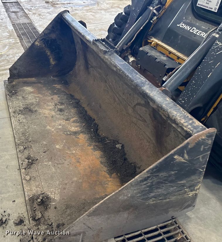 image for item DQ0797 2011 John Deere 320D skid steer loader
