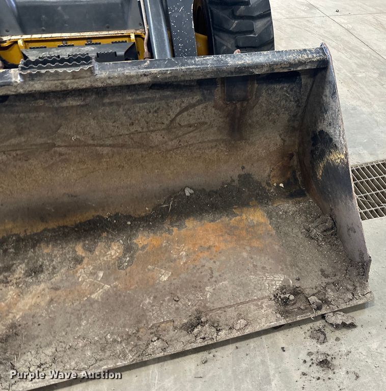 image for item DQ0797 2011 John Deere 320D skid steer loader