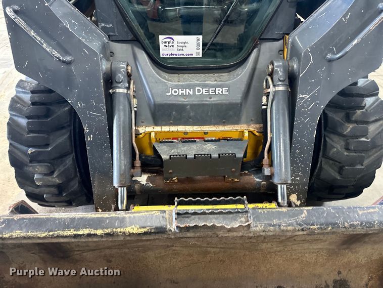 image for item DQ0797 2011 John Deere 320D skid steer loader