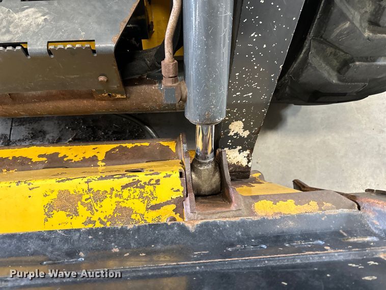 image for item DQ0797 2011 John Deere 320D skid steer loader