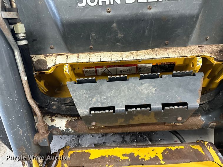 image for item DQ0797 2011 John Deere 320D skid steer loader