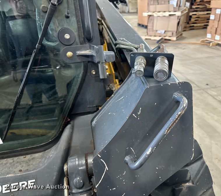 image for item DQ0797 2011 John Deere 320D skid steer loader