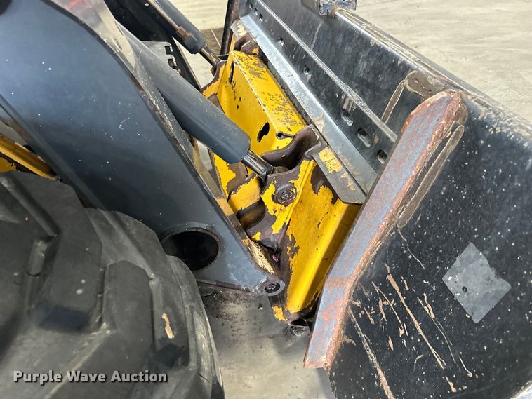 image for item DQ0797 2011 John Deere 320D skid steer loader