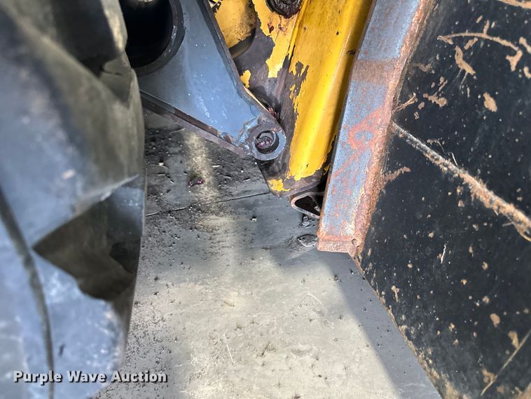 image for item DQ0797 2011 John Deere 320D skid steer loader