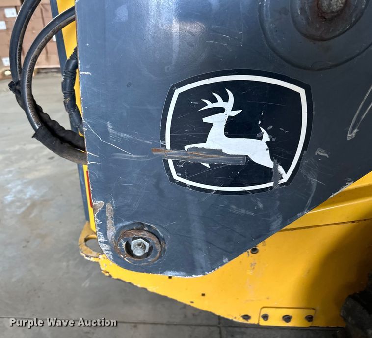 image for item DQ0797 2011 John Deere 320D skid steer loader