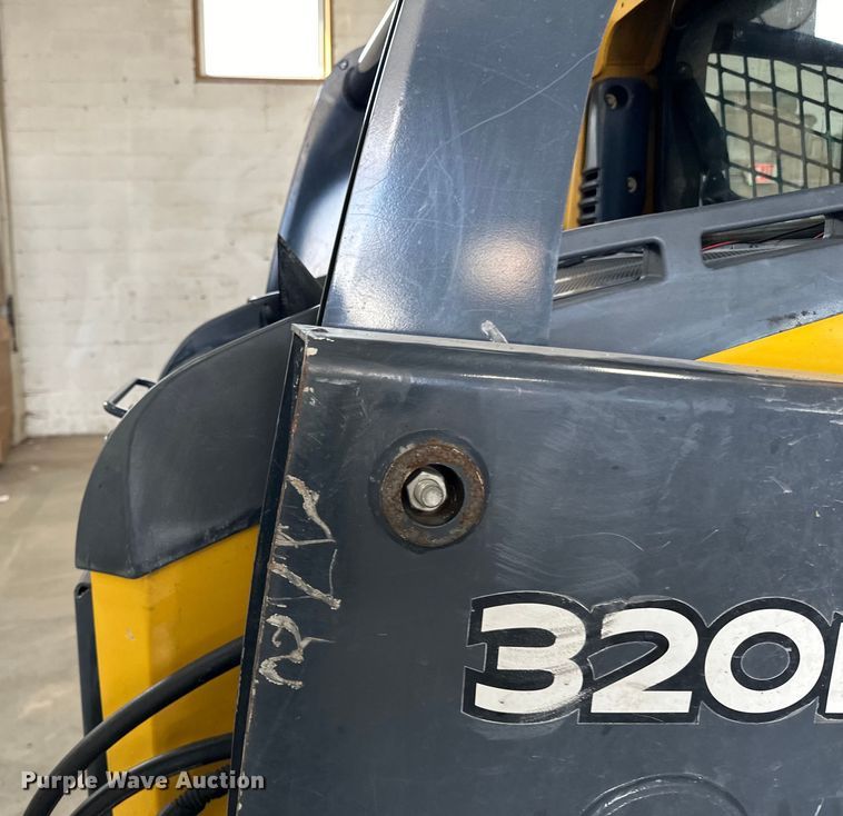image for item DQ0797 2011 John Deere 320D skid steer loader