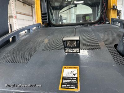 image for item DQ0797 2011 John Deere 320D skid steer loader