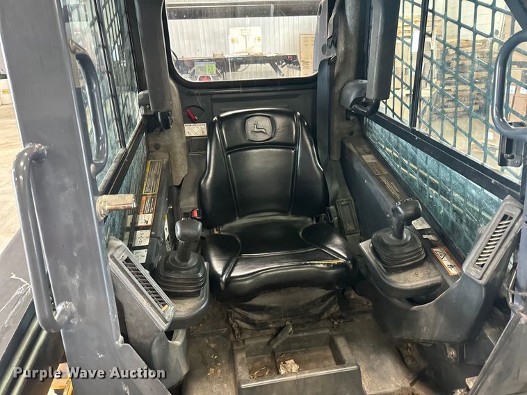 image for item DQ0797 2011 John Deere 320D skid steer loader