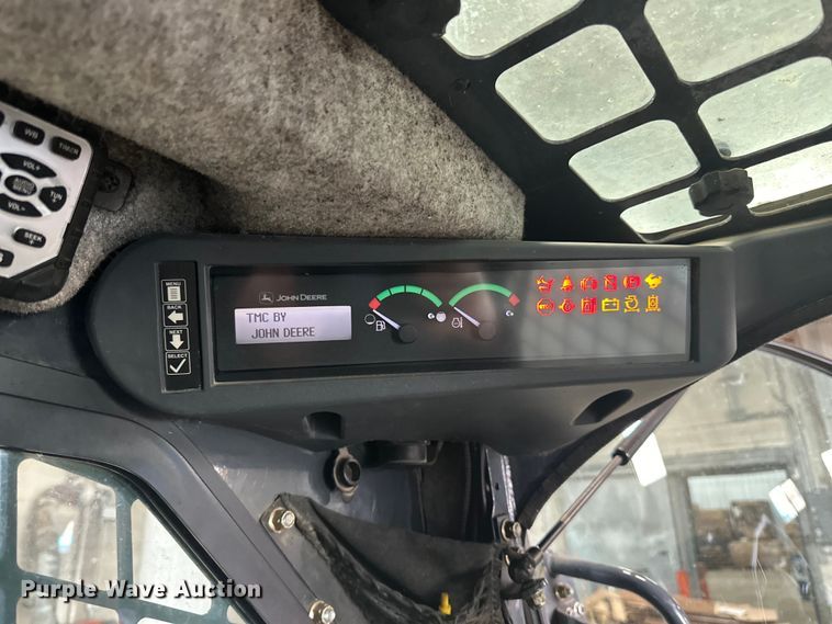 image for item DQ0797 2011 John Deere 320D skid steer loader