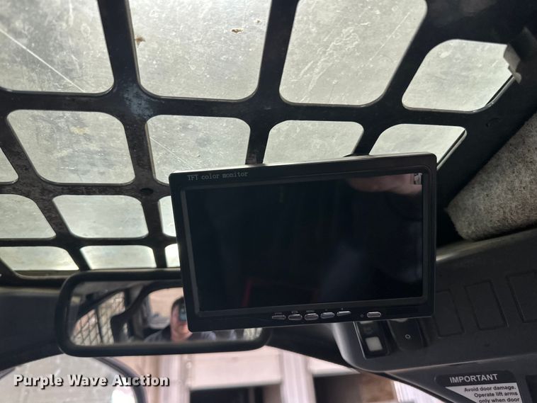 image for item DQ0797 2011 John Deere 320D skid steer loader