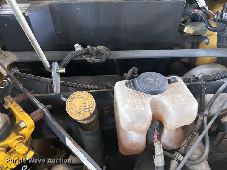 image for item DQ0797 2011 John Deere 320D skid steer loader