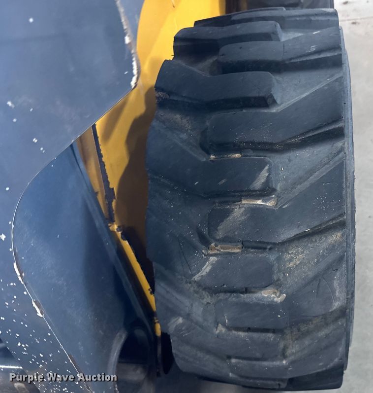 image for item DQ0797 2011 John Deere 320D skid steer loader