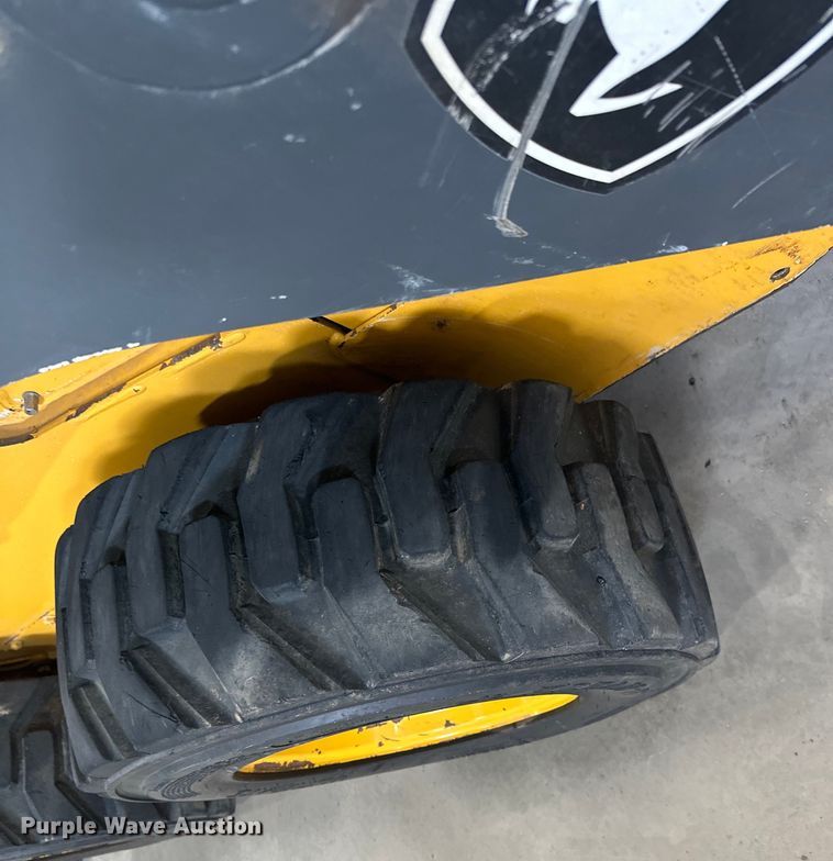 image for item DQ0797 2011 John Deere 320D skid steer loader