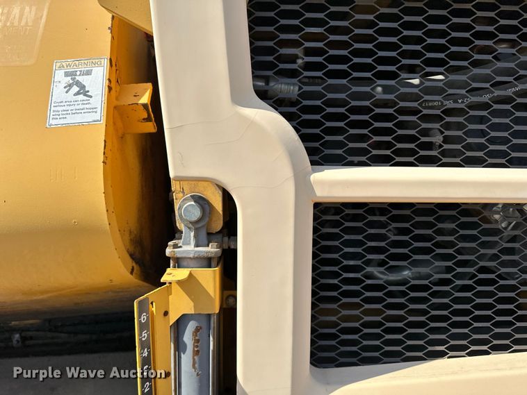 image for item DQ0798 2014 Volvo  P7110 paver