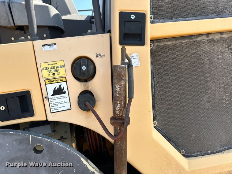 image for item DQ0798 2014 Volvo  P7110 paver