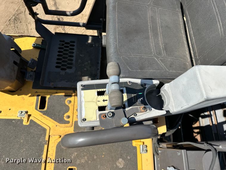 image for item DQ0798 2014 Volvo  P7110 paver