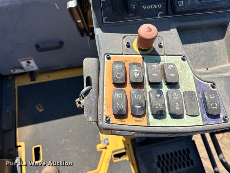 image for item DQ0798 2014 Volvo  P7110 paver