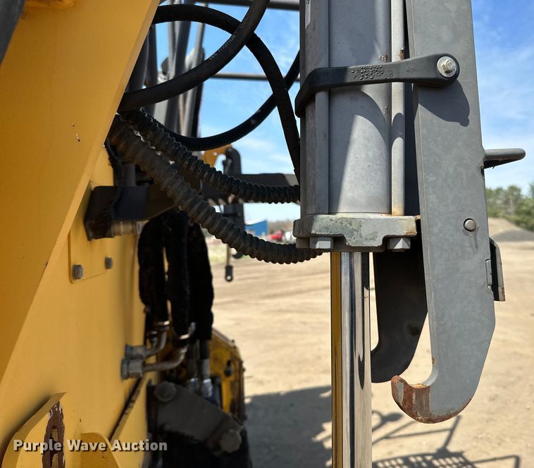 image for item DQ0799 2016 Volvo P7110 paver