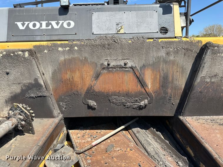 image for item DQ0799 2016 Volvo P7110 paver