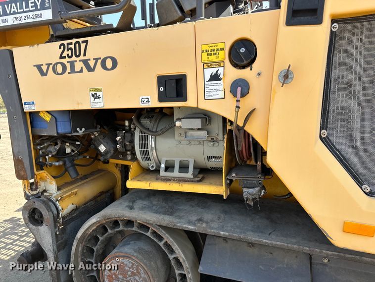 image for item DQ0799 2016 Volvo P7110 paver